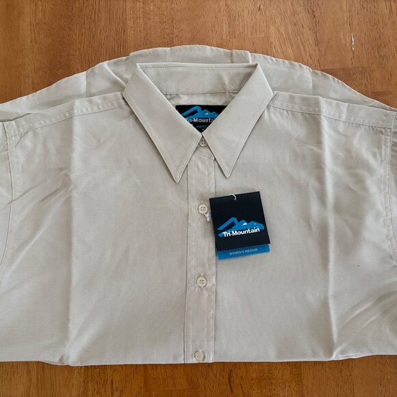 TRI MOUNTAIN Shirt Womens Medium NWT Tan/Cream Short Sleeve Button Up Casual Top - Picture 2 of 4
